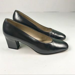 SALVATORE FERRAGAMO Black Leather Pumps Heels 7.5